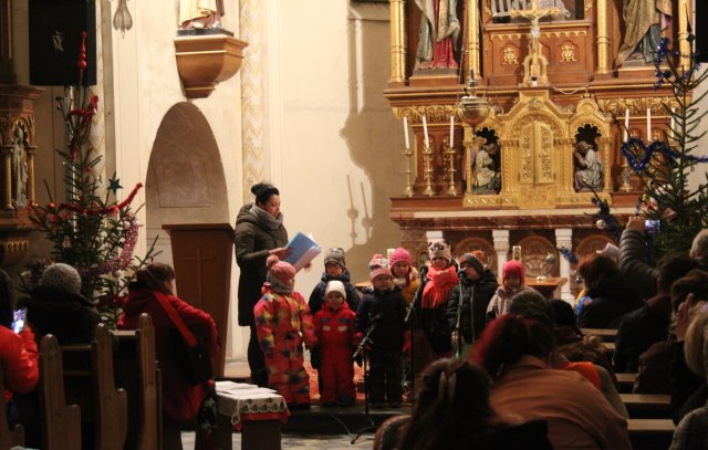 Vánoční zpívání v kostele a živý betlém